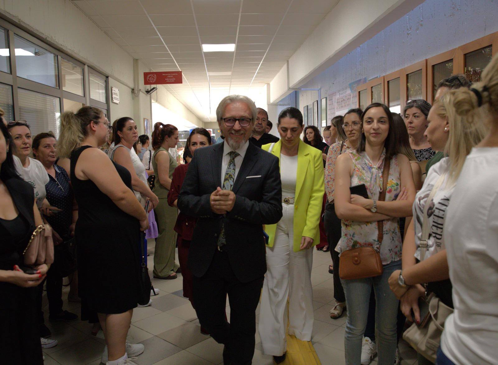 Fatmir Limani bën historinë: Provimet për licencim në çerdhe për herë të parë në shqip